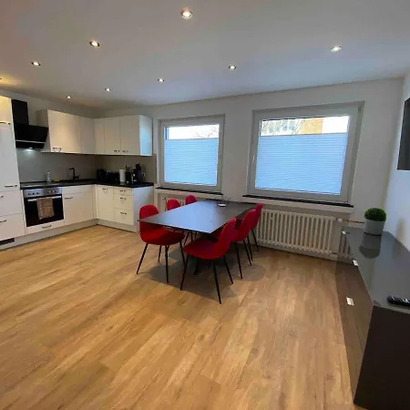 Business-apartment Mit 3 Schlafzimmern Und Parkplatz - 6 Im 1 Og Daire Neuss