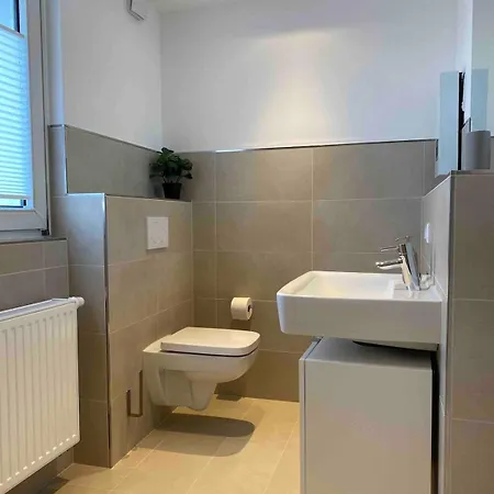 Business-apartment Mit 3 Schlafzimmern Und Parkplatz - 6 Im 1 Og Neuss