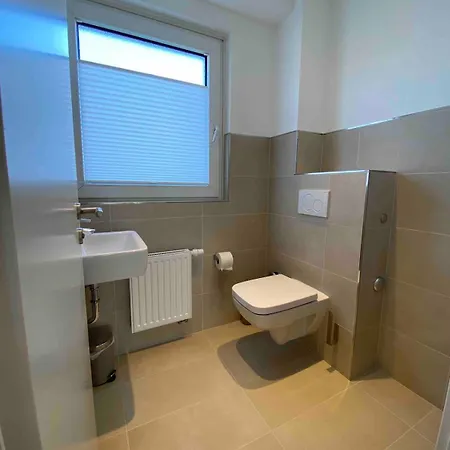 Business-apartment Mit 3 Schlafzimmern Und Parkplatz - 6 Im 1 Og Lejlighed
